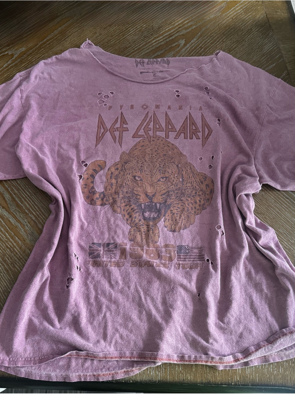 Def Leppard Women's Distressed Short Sleeve Graphic Tee - Dusty Mauve